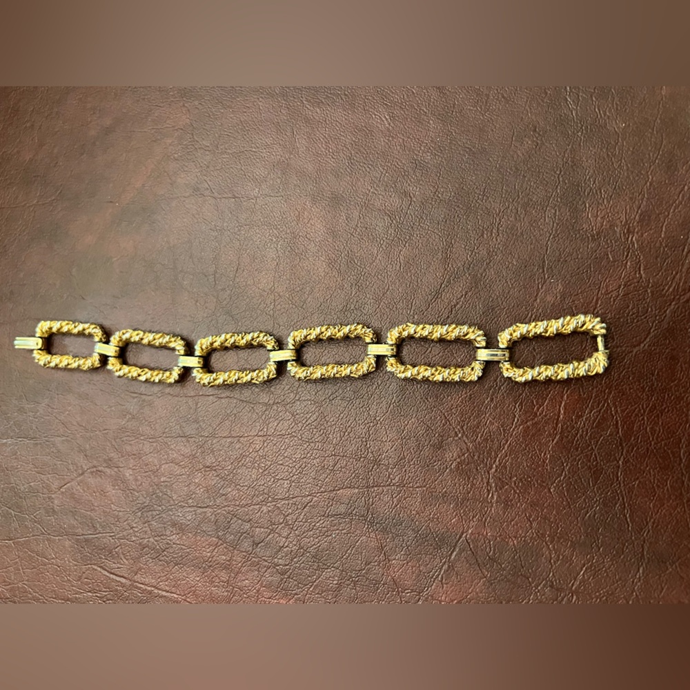 Elegant Gold Chain Link Bracelet